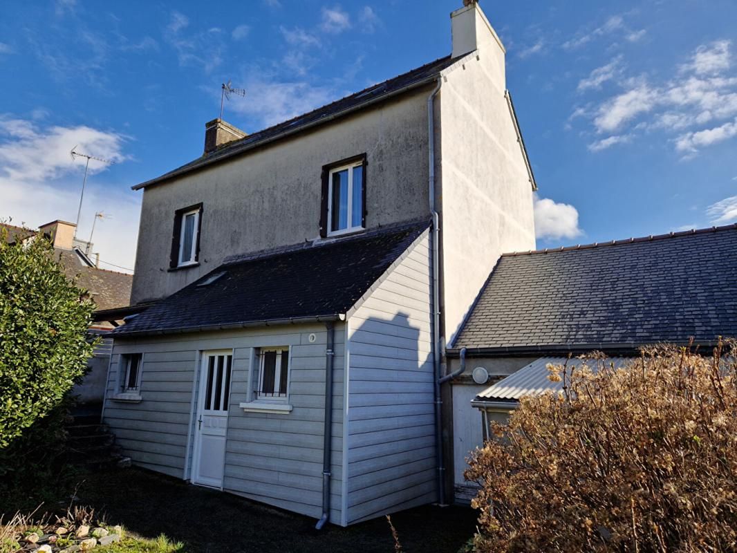 29520 Châteauneuf du Faou maison de bourg 2 chambres garage jardin au calme