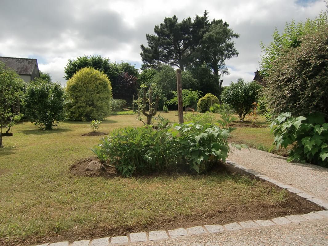 CHATEAUNEUF-DU-FAOU 29520 Châteauneuf du Faou maison de bourg 2 chambres garage jardin au calme 3