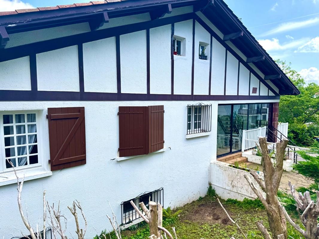 HENDAYE A VENDRE- Superbe Maison Basque de 318 m2 à HENDAYE 2
