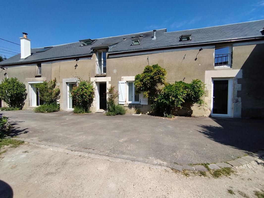 BAZOCHES-LES-GALLERANDES Maison de charme avec grange et dépendance 2
