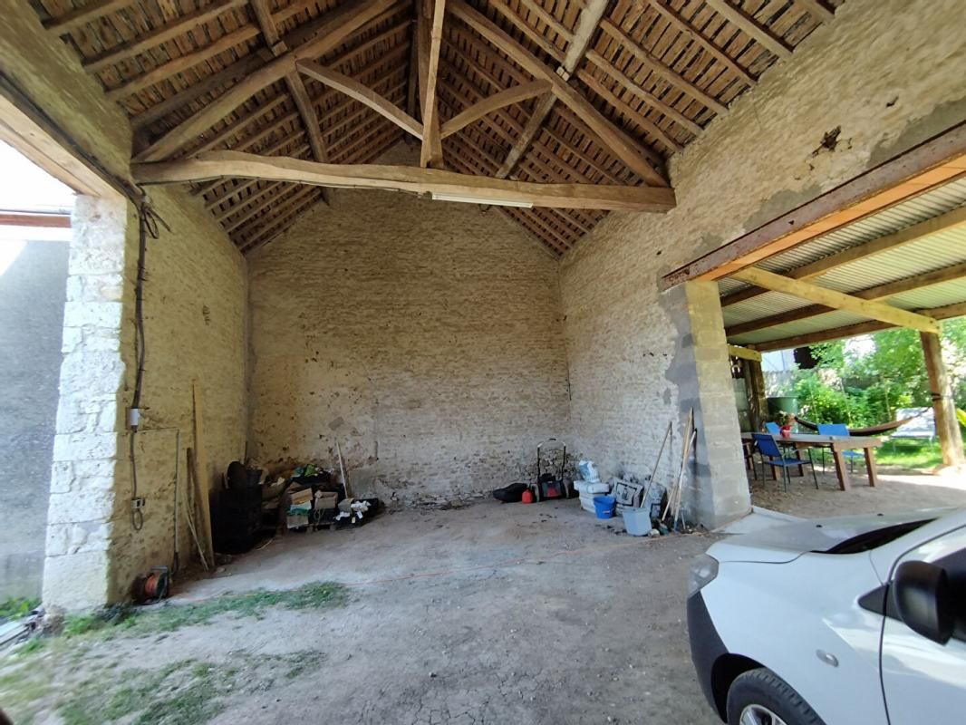 BAZOCHES-LES-GALLERANDES Maison de charme avec grange et dépendance 4