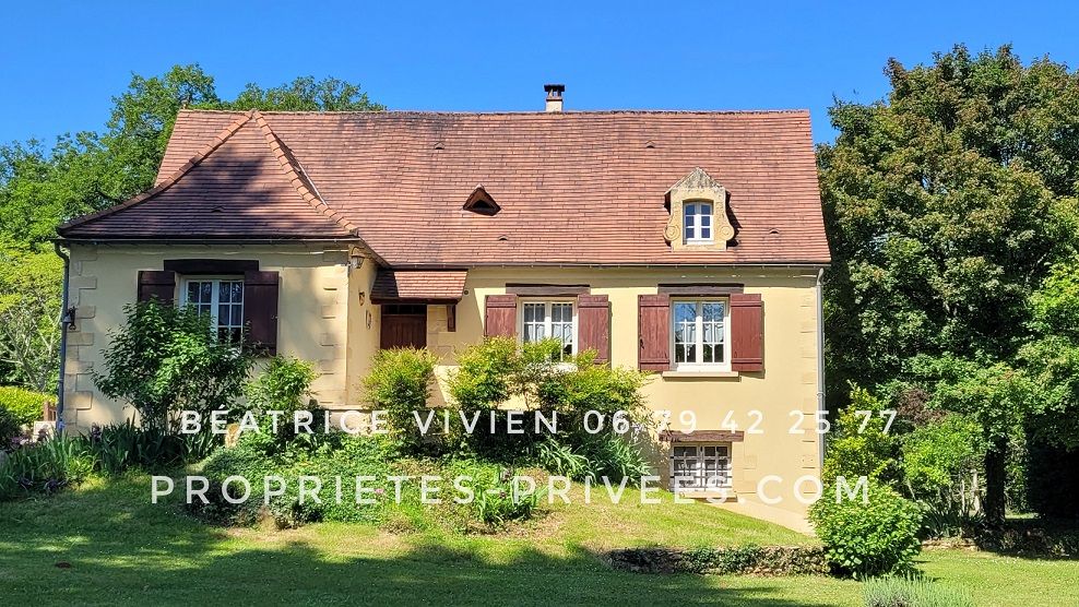 A la campagne, au calme, autour de Rouffignac- Saint- Cernin, avec tous commerces: Maison de style périgourdin, 3-4 chambres. 3ha :Parc, bois et prés autour