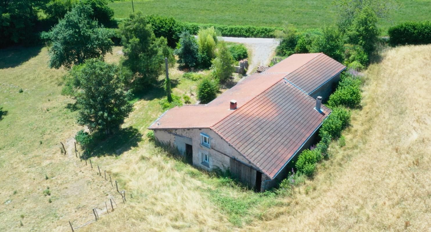 VIOLAY Corps de ferme authentique sur 26 000 m² de terrain attenant 2