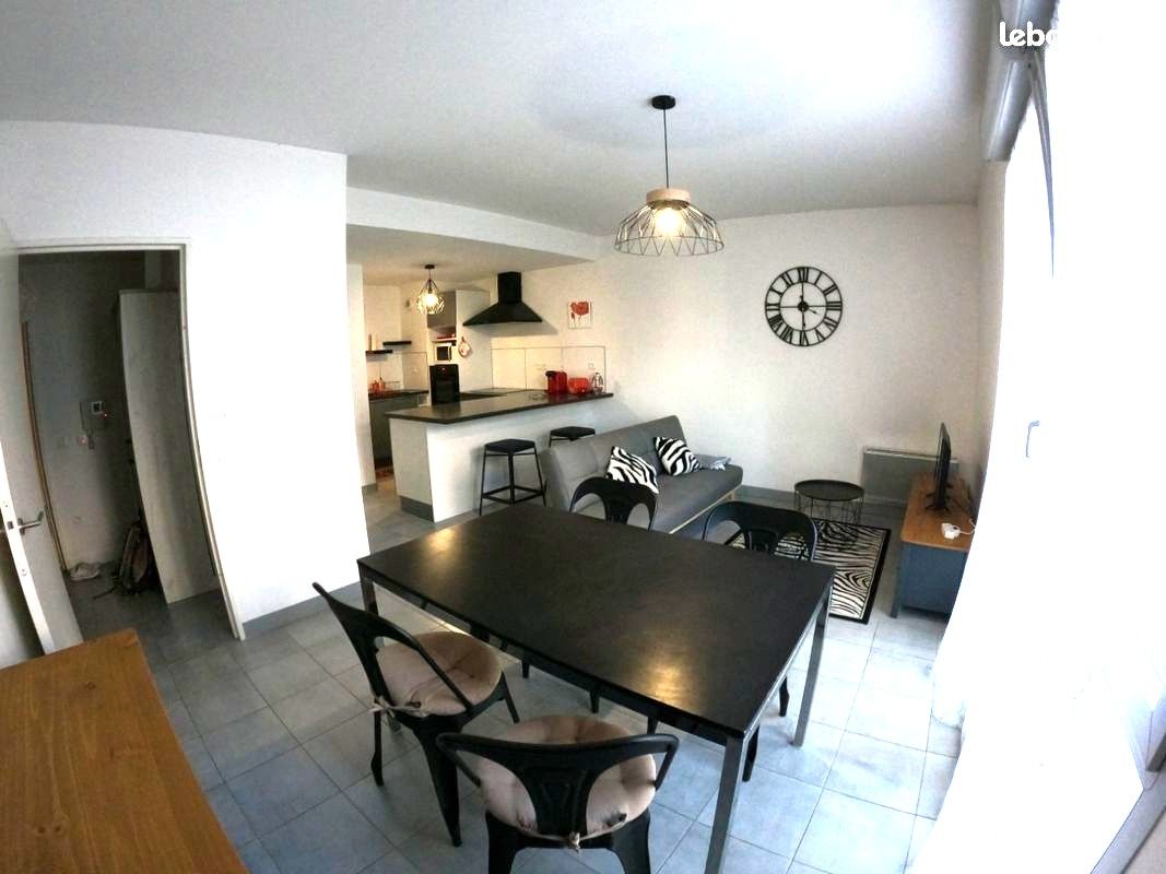 Lyon (69007) Gerland, Appartement 2 pièces de 51m², Parking Privatif, Proximité Métro Debourg