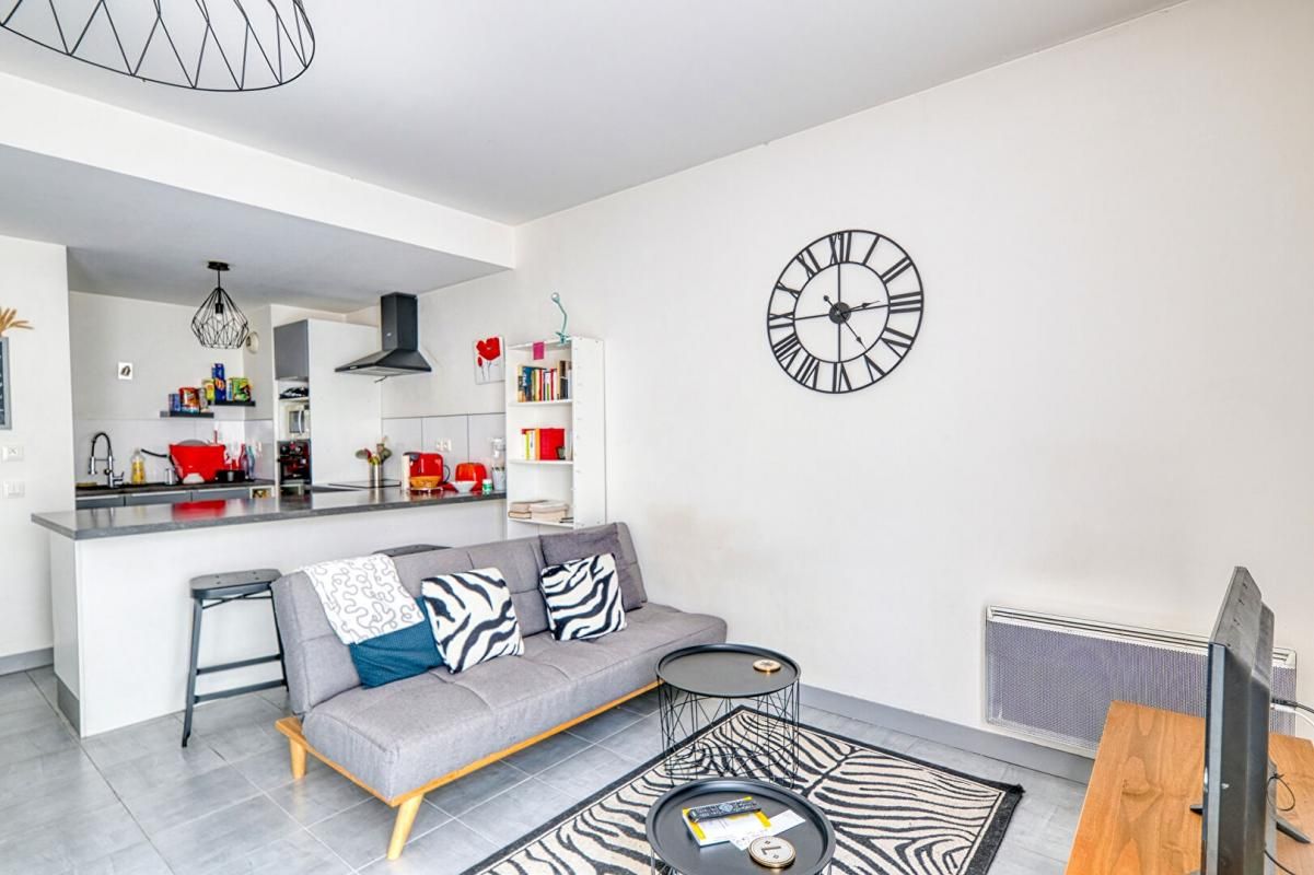 LYON-7E-ARRONDISSEMENT Lyon (69007) Gerland, Appartement 2 pièces de 51m², Parking Privatif, Proximité Métro Debourg 2