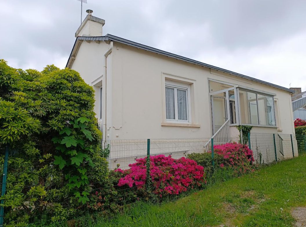 29520 Châteauneuf du Faou maison centre entretenue 2 chambres Sous sol travaux d'isolation