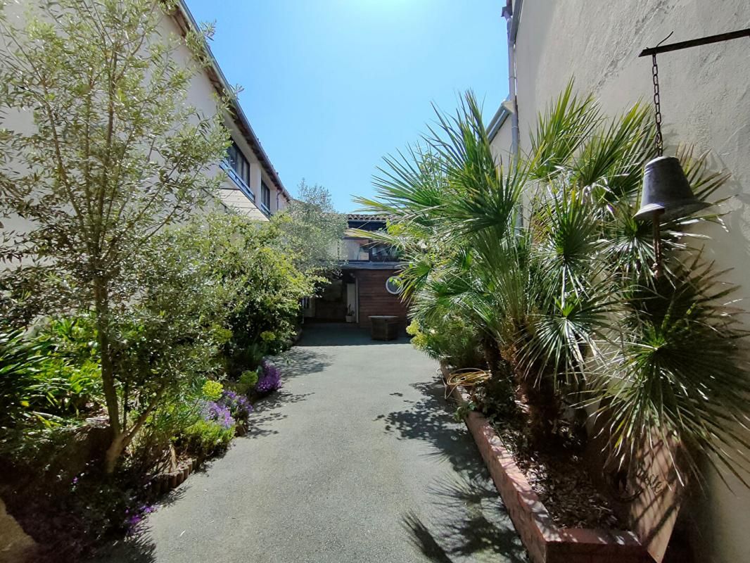 MORTAGNE-SUR-SEVRE Ensemble immobilier Mortagne sur Sèvre 20 pièces 373 m2 2