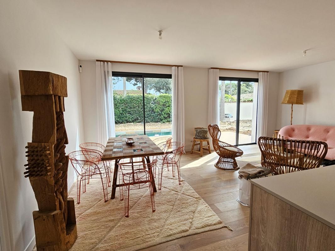 ANTIBES Côté ouest du Cap d'Antibes , Maison neuve à 100 m de la plage, avec jardin arboré 4