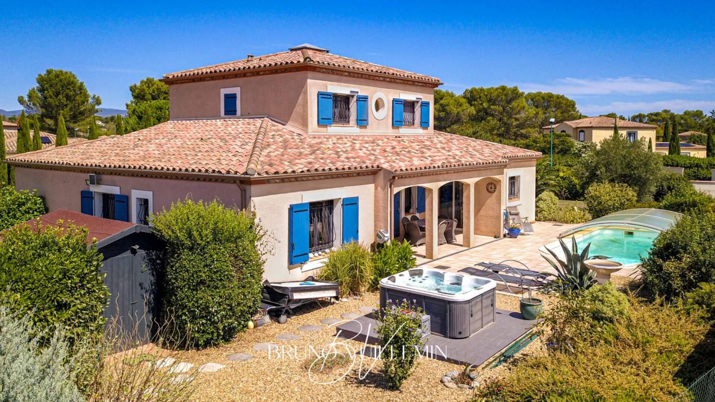 VILLA 4 CHAMBRES + STUDIO - SECTEUR RESIDENTIEL