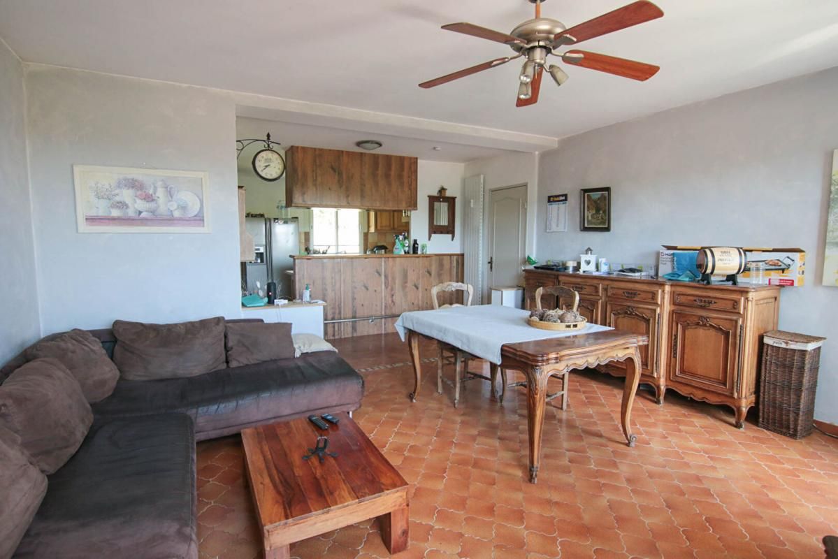 MANOSQUE EXCLUSIVITE, MANOSQUE, résidence calme, en 3e et dernier étage, BEL APPART T4 de 82 M2 traversant et hyper clair 2
