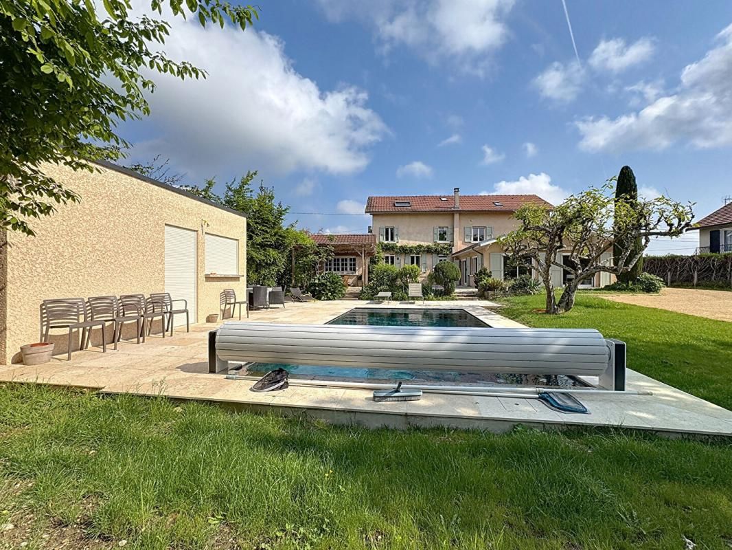 Maison Saint Andre Le Gaz 6 pièce(s) 260 m2