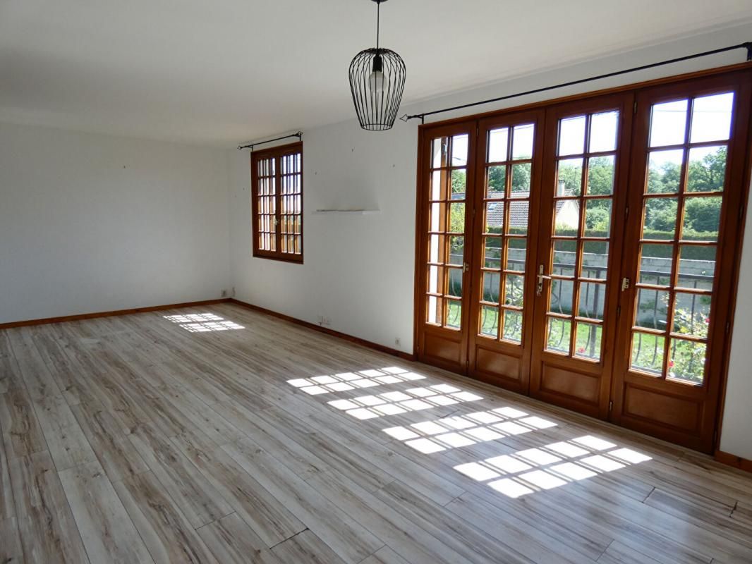 SAINT-REMY-SUR-AVRE Maison 4 chambres 3