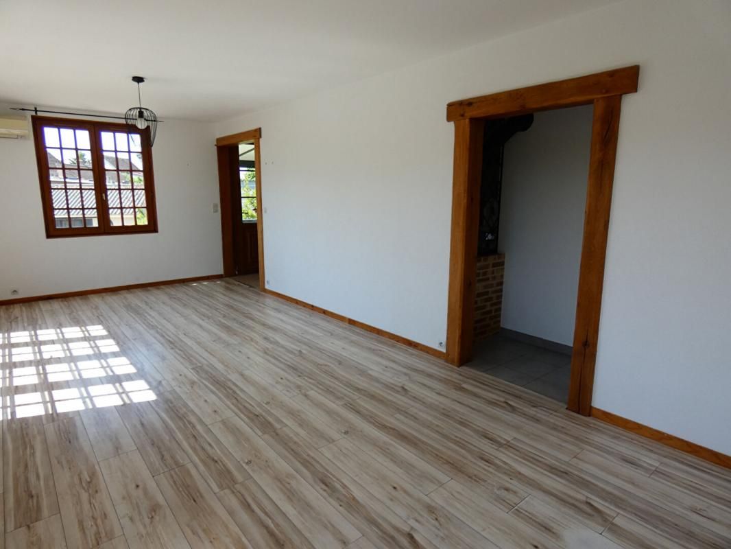 SAINT-REMY-SUR-AVRE Maison 4 chambres 4