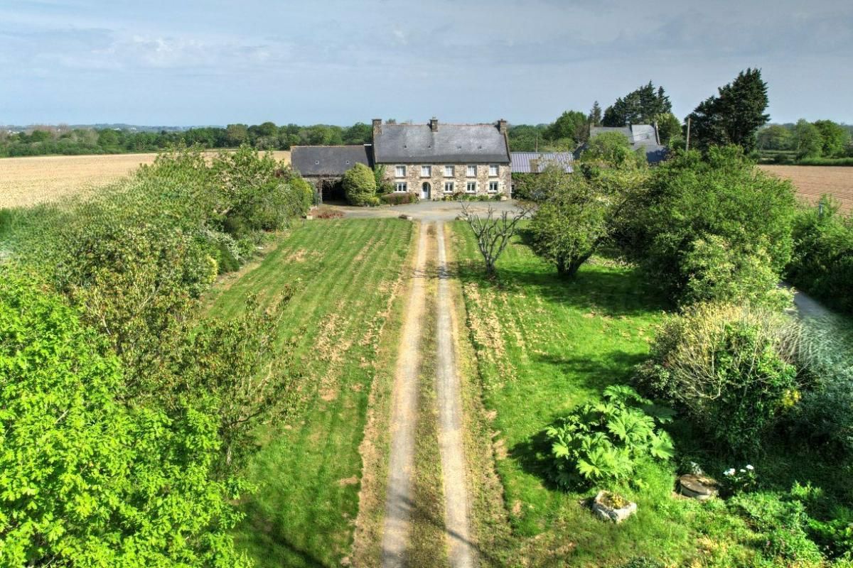 TREGUIER Maison de caractère 156 m2 , 4 ch, terrain de 4 000 m2, à 5 mn de la mer 2