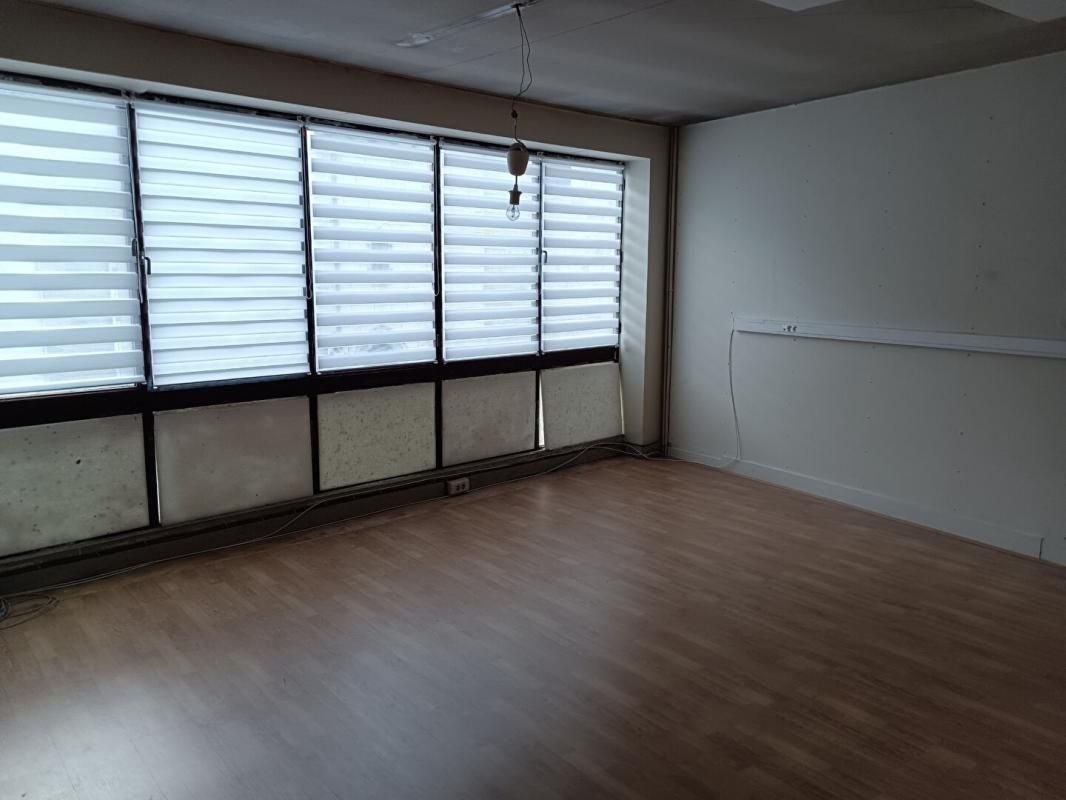 BOURGUEIL LOCAL COMMERCIAL 62 M² HYPER CENTRE DE BOURGUEIL 4