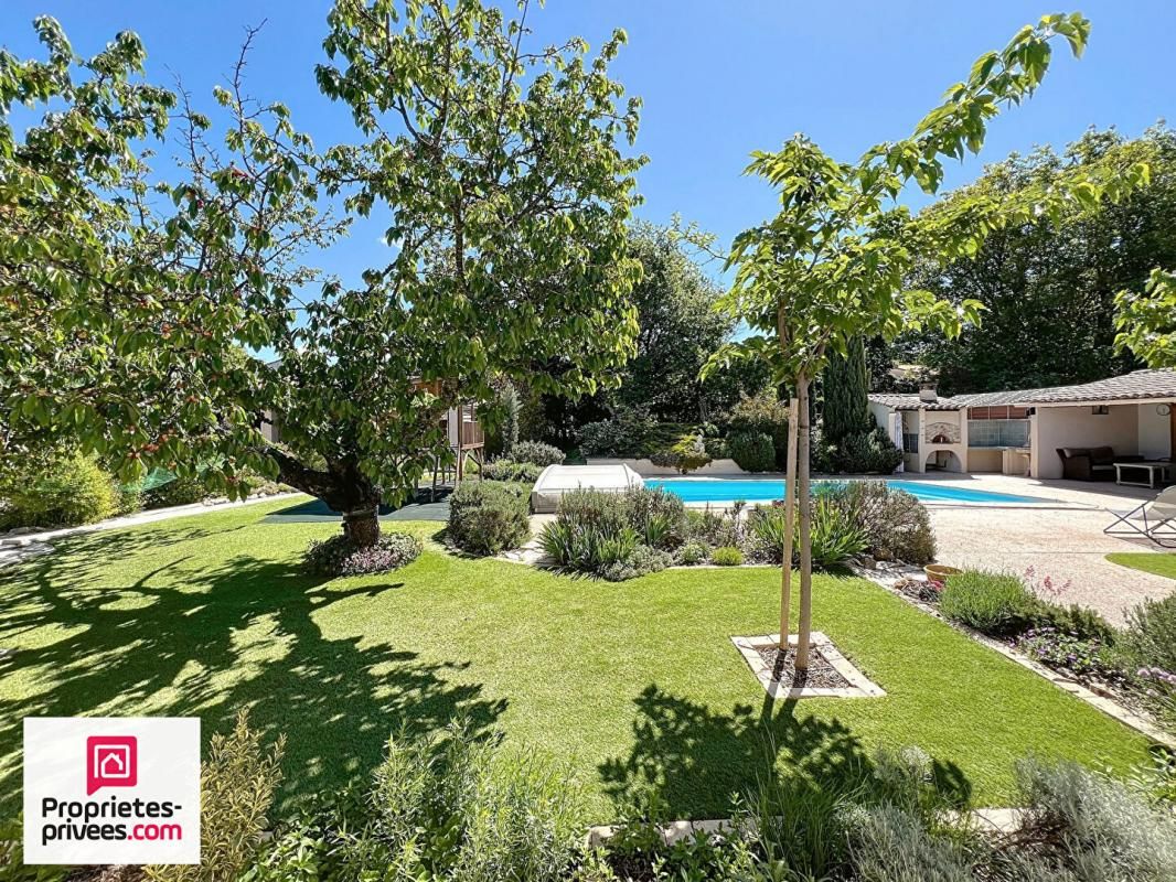 Rians VILLA T 7 155 m² AVEC PISCINE GARAGE STUDIO
