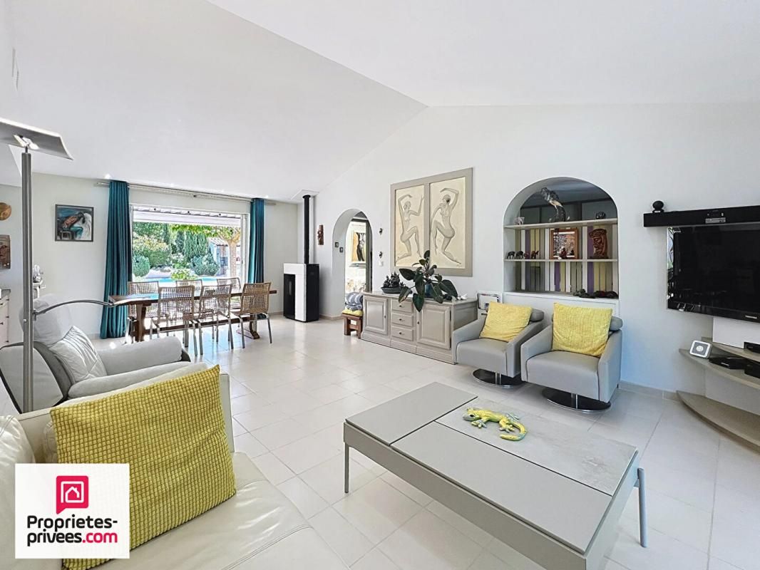 RIANS Rians VILLA T 7  155 m² AVEC PISCINE GARAGE STUDIO 2