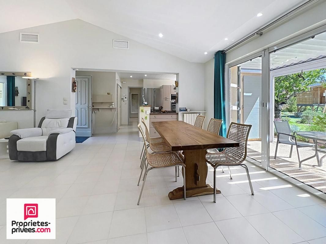 RIANS Rians VILLA T 7  155 m² AVEC PISCINE GARAGE STUDIO 4
