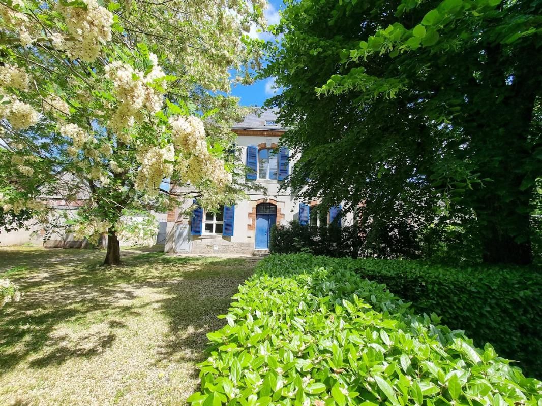 CHEVILLY "Maison atypique au coeur d'une ancienne école" 45520 - Chevilly 2