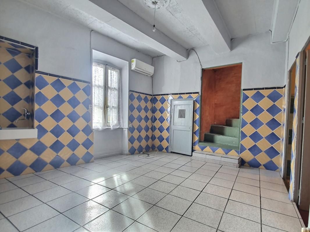 SAINTE-CECILE-LES-VIGNES Maison 7 pièce(s) 120 m2 1