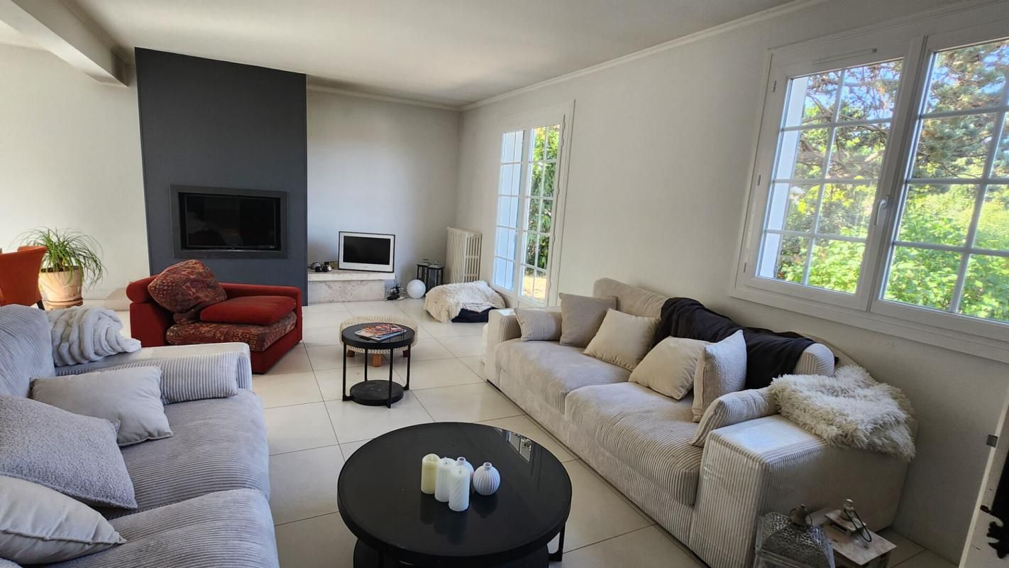 ORLEANS 45590 SAINT CYR EN VAL - Maison individuelle sur s/sol - 5 chambres dont 1 au rdc - Quartier calme 2