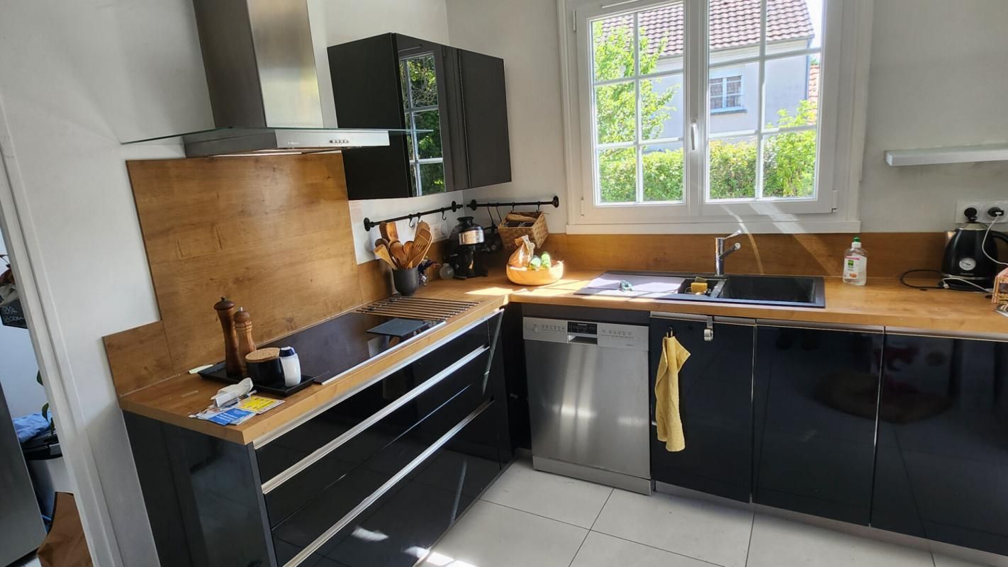 ORLEANS 45590 SAINT CYR EN VAL - Maison individuelle sur s/sol - 5 chambres dont 1 au rdc - Quartier calme 3