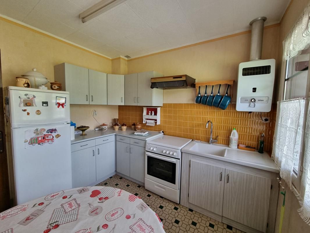 LES BORDES Maison 2 ou 3 chambres et sous sol 3