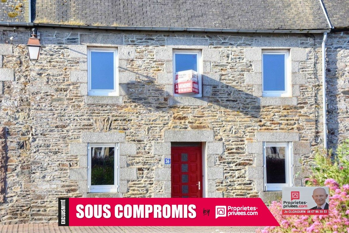 Maison de bourg en pierres rénovée de 80 m2 avec courette et dépendance, 3 chambres