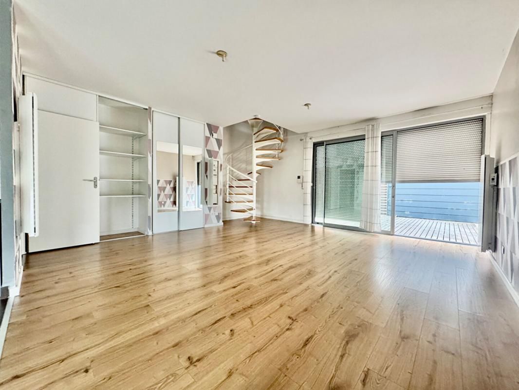 AMIENS Appartement en Duplex de 70m2 , 2 chambres, dans résidence sécurisée avec place de parking 2