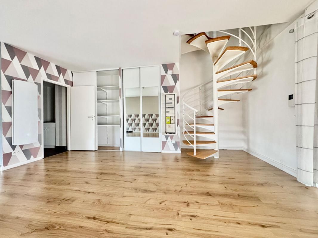 AMIENS Appartement en Duplex de 70m2 , 2 chambres, dans résidence sécurisée avec place de parking 3