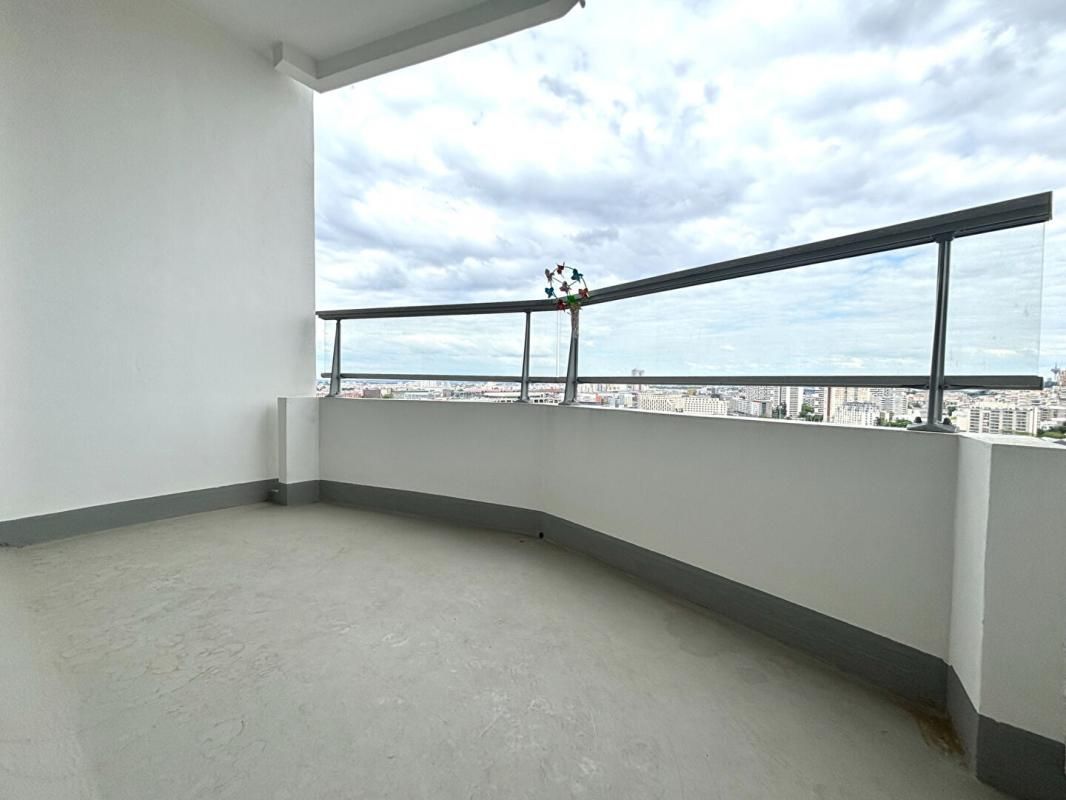 PARIS-18E-ARRONDISSEMENT Appartement 1 pièce avec balcon proche métro 1