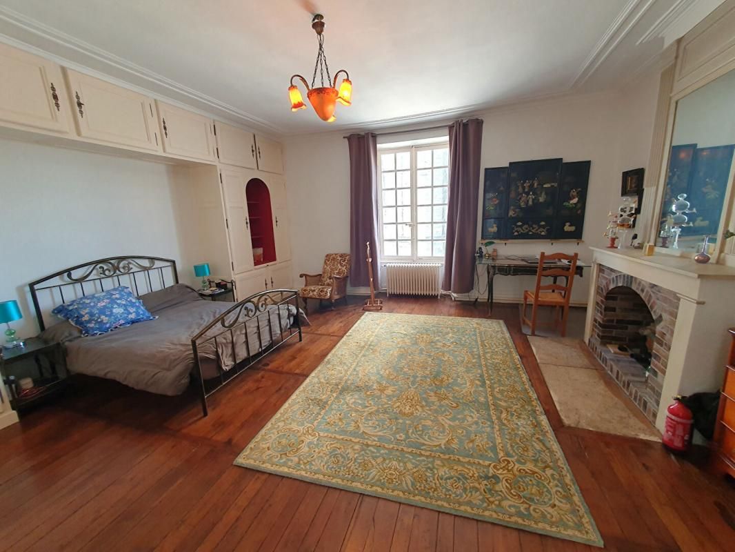 BOURGES Hotel particulier Bourges 11 pièce(s) 340 m2 4