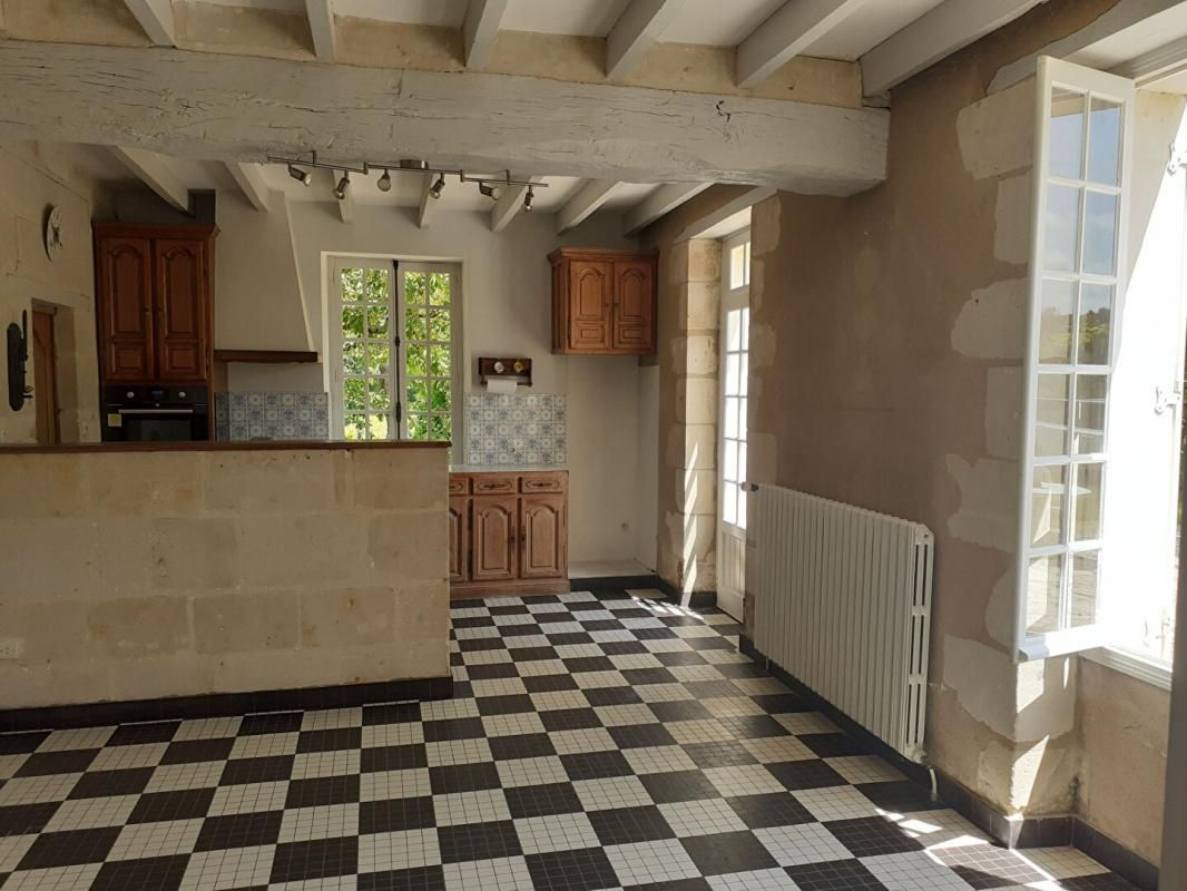 BAUGÉ-EN-ANJOU Maison Bauge En Anjou 8 pièce(s) 168 m2 2