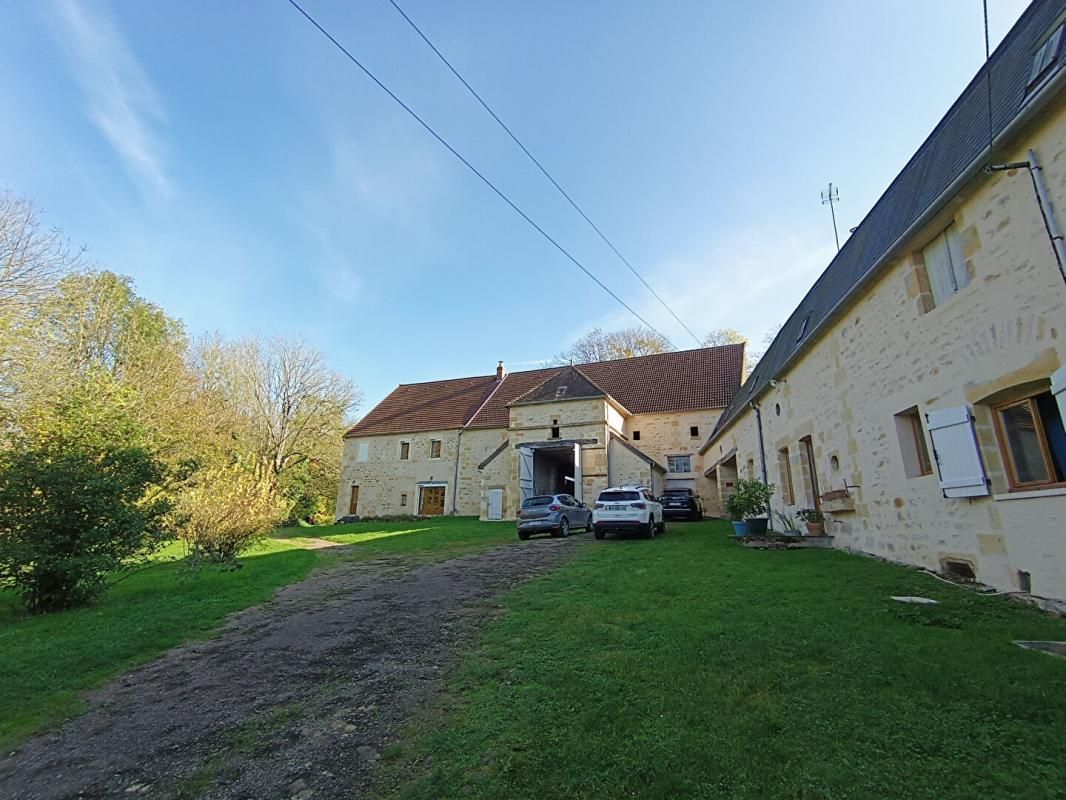 MAGNY-COURS ANCIEN DOMAINE AGRICOLE D'UN CHATEAU - 20 MN MAGNY-COURS 1