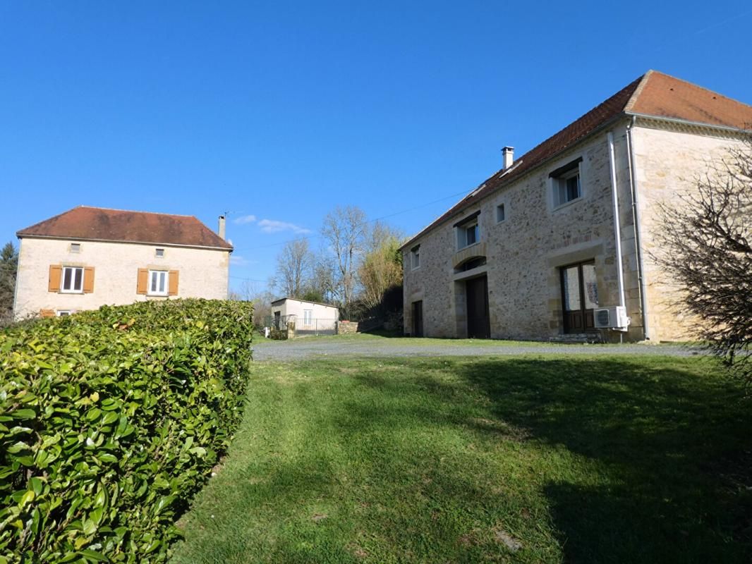 EXCIDEUIL 2 Maisons Excideuil 288 m2 / 6 chambres / piscine / 1,7hect 2