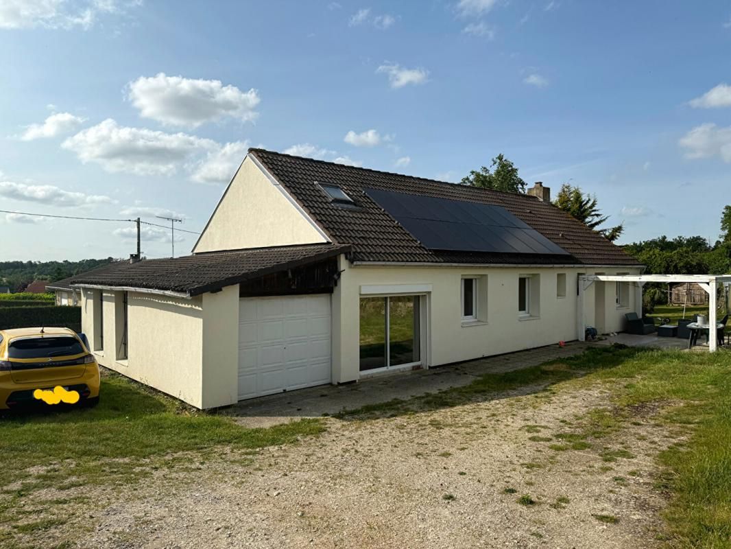BEROU-LA-MULOTIERE Maison de plain-pied 5 pièces (110 m²), Bérou-la-Mulotière (28270), 3 chambres, garage, abris en bois, terrain clos de 1035 m². Prix HAI : 207 980 1