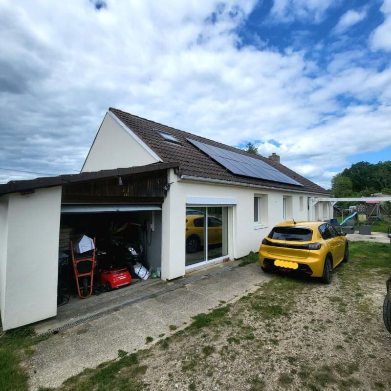 VERNEUIL-SUR-AVRE Maison de plain-pied 5 pièces (110 m²), Bérou-la-Mulotière (28270), 3 chambres, garage, abris en bois, terrain clos de 1035 m². Prix HAI : 207 980 1
