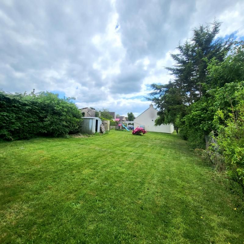 VERNEUIL-SUR-AVRE Maison de plain-pied 5 pièces (110 m²), Bérou-la-Mulotière (28270), 3 chambres, garage, abris en bois, terrain clos de 1035 m². Prix HAI : 207 980 4