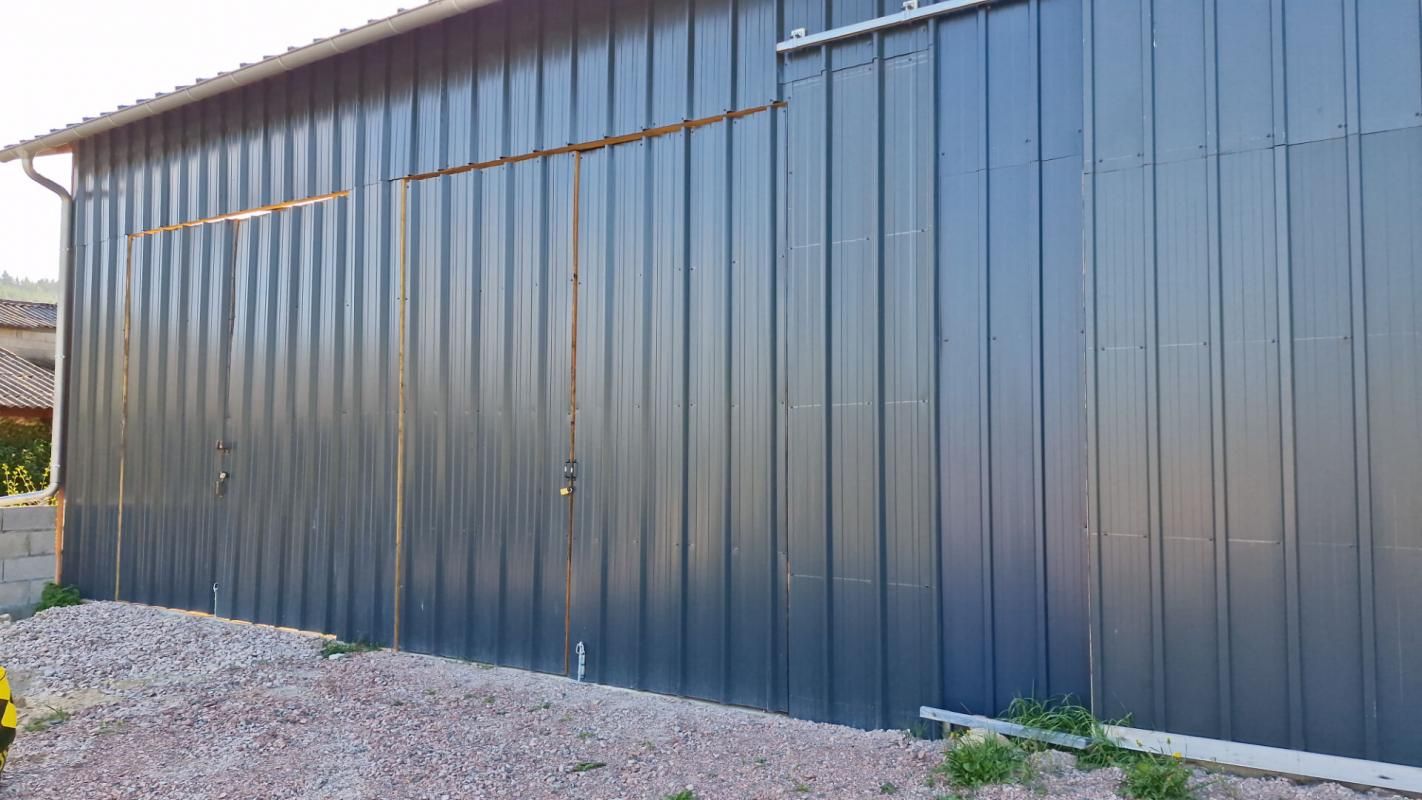 SAINT-JUST-EN-CHEVALET ST JUST EN CHEVALET - HANGAR POUR CAMPING CAR 2