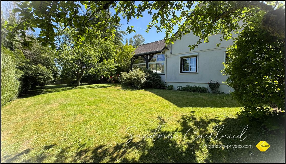 HOUDAN À 50mn de Paris , Élégante Propriété avec Piscine, Dépendance et Parc Paysager - 6 Chambres - Véranda - Carport - terrain 3177m² - 799000 Euros HAI 4