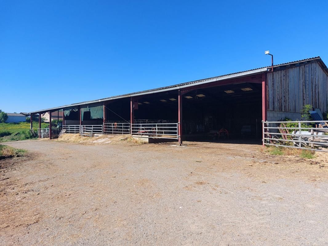 MONTMORT Ferme Montmort 5 pièce(s) 110 m2 2