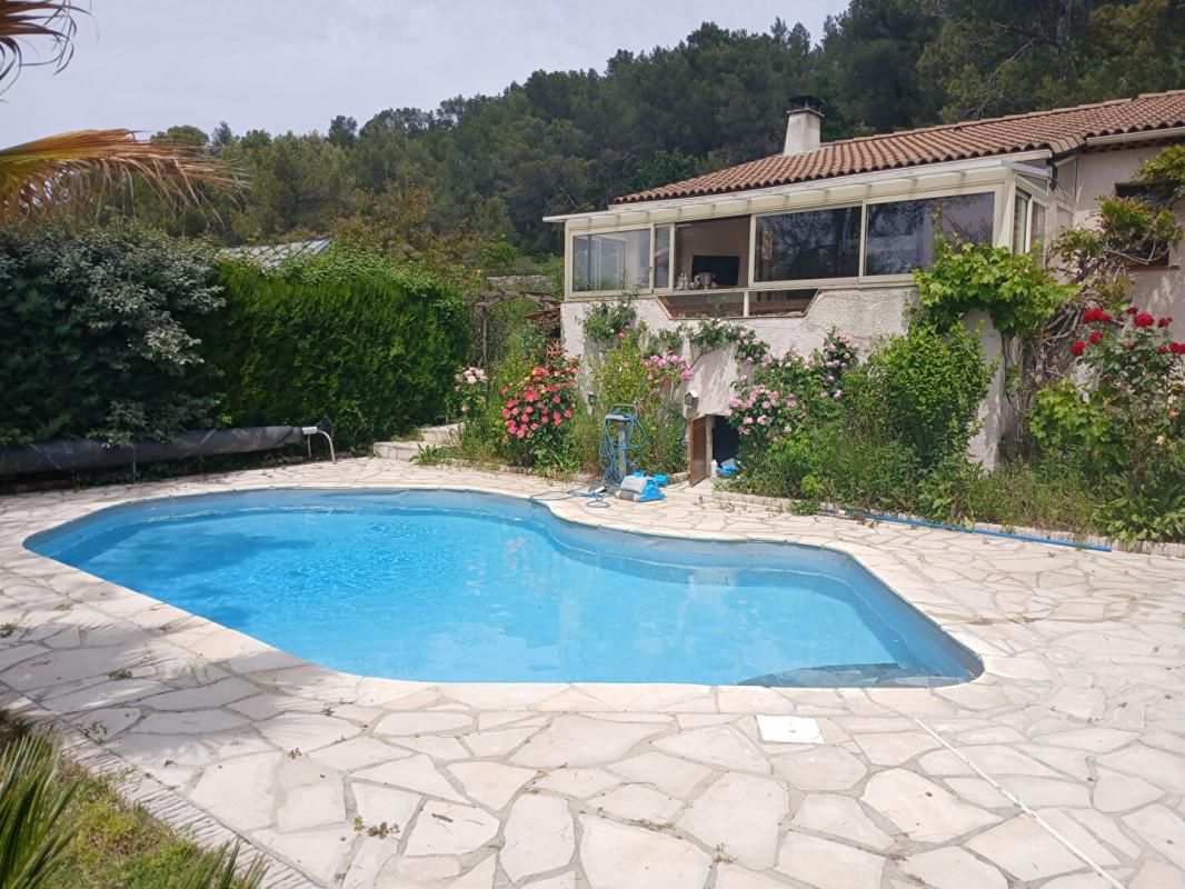 Villa T5 avec studio indépendant, piscine et garage - Le Val