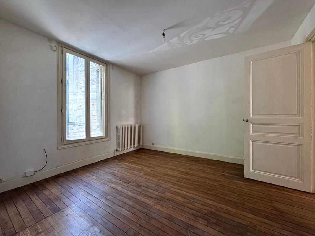EXCLUSIVITE A VENDRE 37000 TOURS CENTRE Appartement 2 pièces cour/jardin