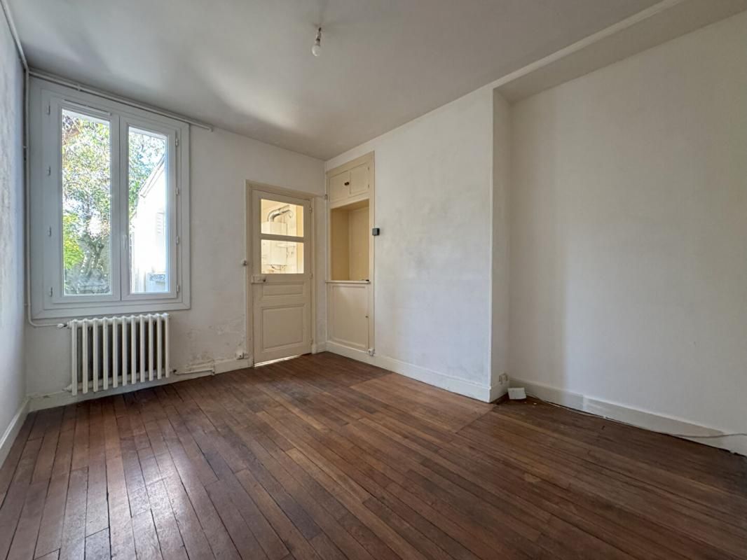 TOURS EXCLUSIVITE A VENDRE 37000 TOURS CENTRE Appartement 2 pièces cour/jardin 2