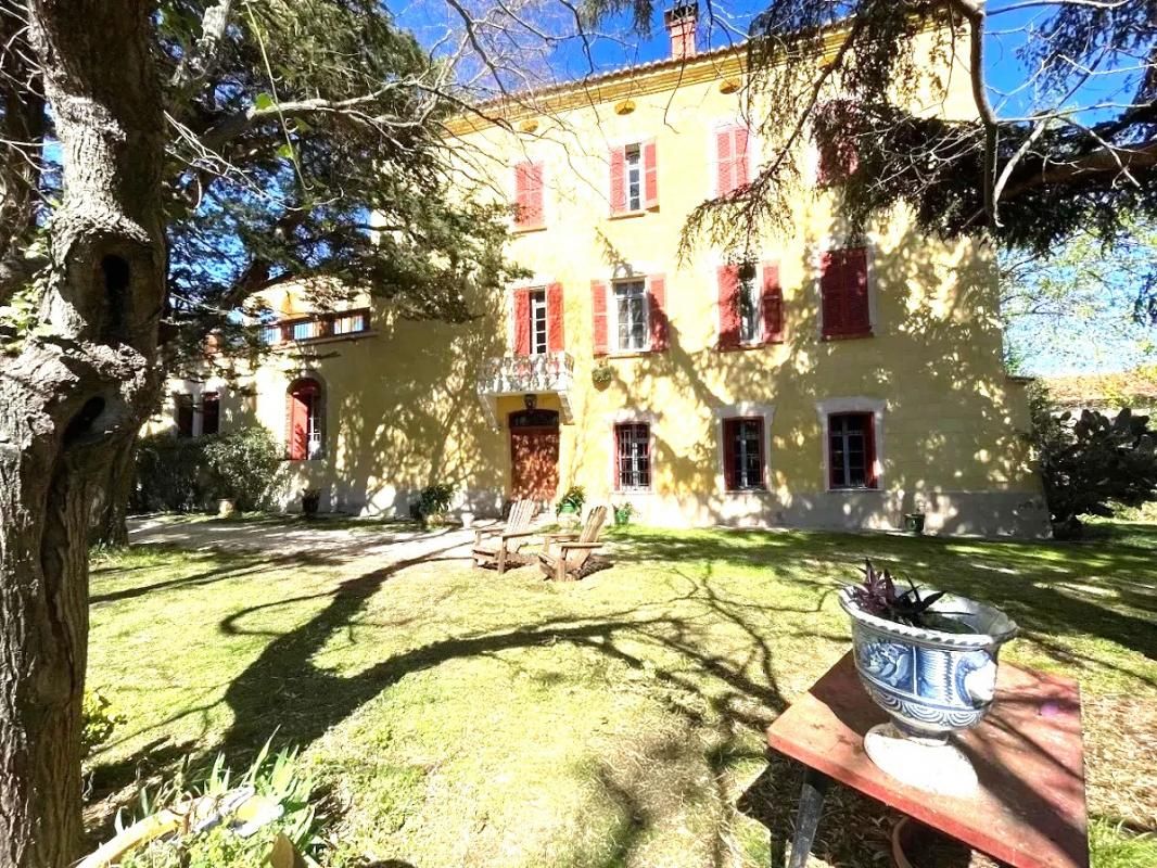 Demeure de prestige 8 pièce(s) 490 m2 AVEC CHAI DE 2800M² SUR UN TERRAIN DE 8475M²