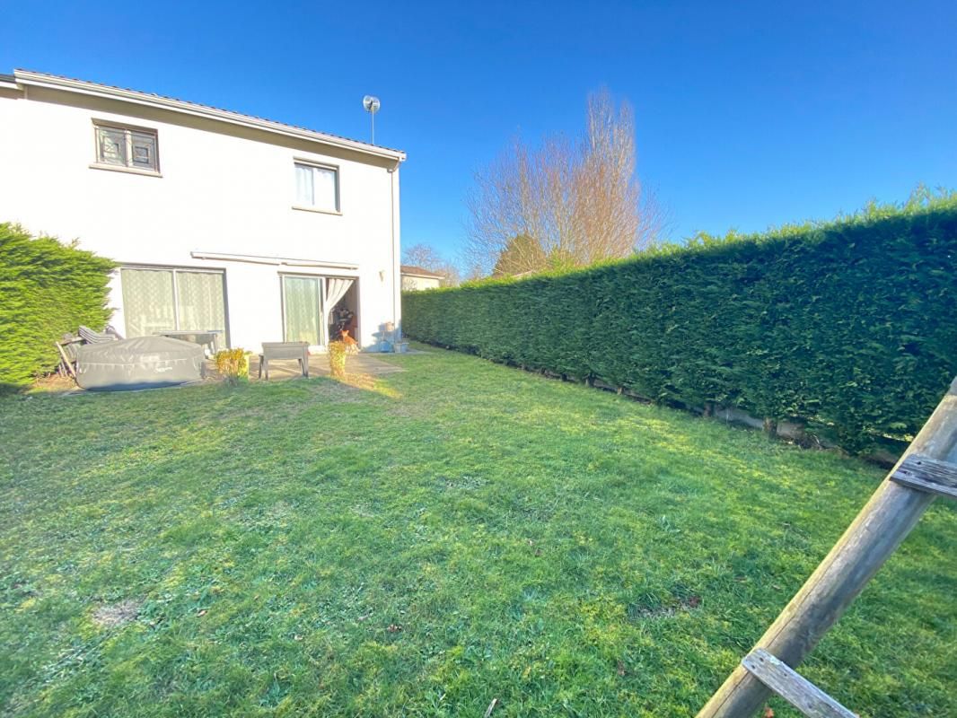 Maison familiale proche Gare Gazinet Cestas avec 3 chambres, jardin et garage