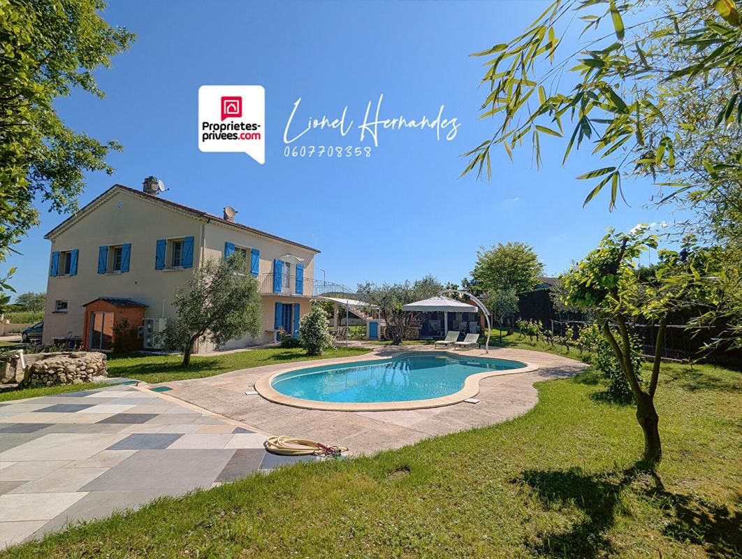Maison de 162m²  avec 4 chambres et studio indépendant - Jolie vue - Piscine - Dépendances - Forage
