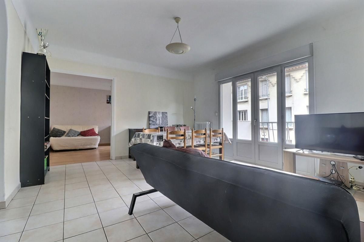 AUBENAS À VENDRE EN EXCLUSIVITÉ ? CENTRE D'AUBENAS Appartement 5 pièces ? 77 m² avec balcon, cave et parking privé 2