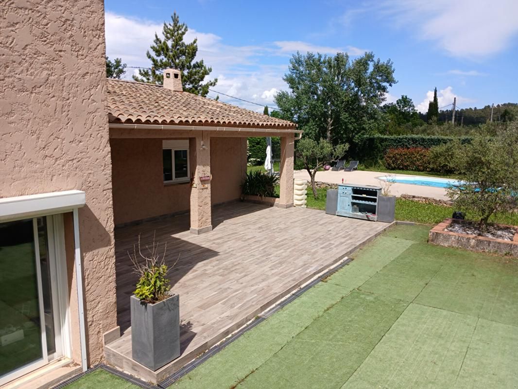 Villa T6 de 165m² avec piscine sur 1800m² de terrain - LE VAL