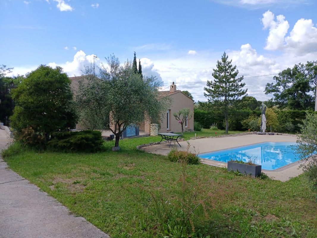 LE VAL Villa T6 de 165m² avec piscine sur 1800m² de terrain - LE VAL 2